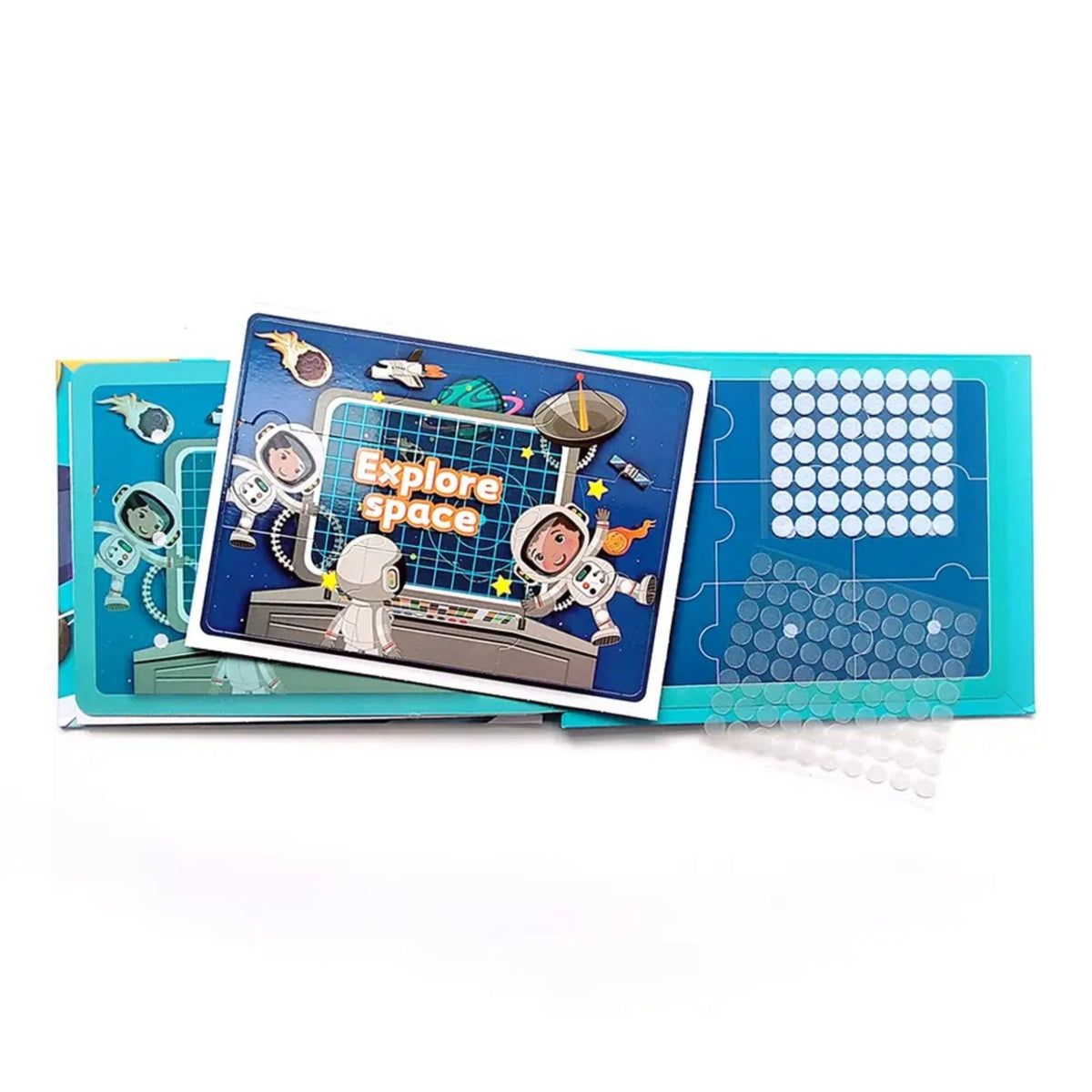Carte Educativa Montessori Quiet Book, Joc Senzorial cu Stickere Reutilizabile si Activitati Interactive, Tematica Explorarea Spatiului, Carton Plastificat, 28 x 20.5 cm, 3 Ani+, Multicolor