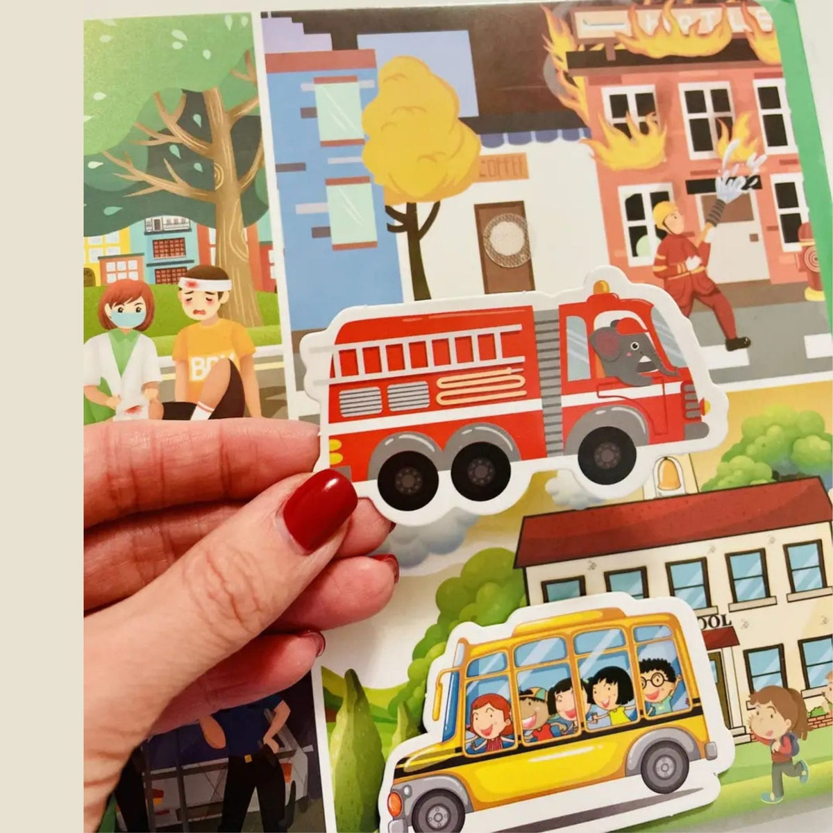 Carte Educativa Quiet Book Montessori cu Stickere Reutilizabile, Joc Senzorial pentru Invatare Timpurie si Motricitate, Model Vehicule, Carton Plastificat, 10 Pagini, 3 Ani+, Multicolor