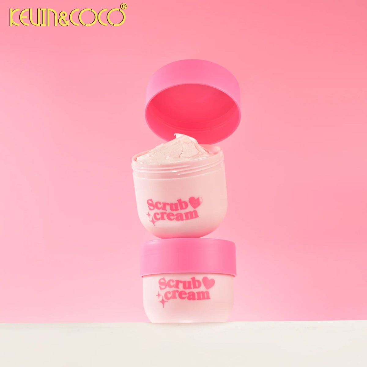 Kevin & Coco Exfoliant de Corp Hidratant, Scrub cu Unt de Shea si Ulei de Migdale pentru Piele Sensibila, Efect de Stralucire si Catifelare, 300 ml