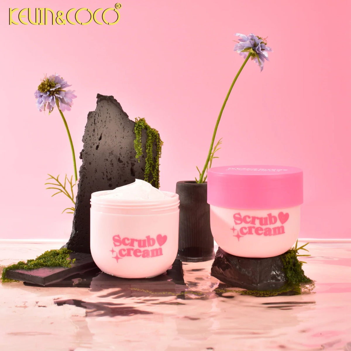 Kevin & Coco Exfoliant de Corp Hidratant, Scrub cu Unt de Shea si Ulei de Migdale pentru Piele Sensibila, Efect de Stralucire si Catifelare, 300 ml