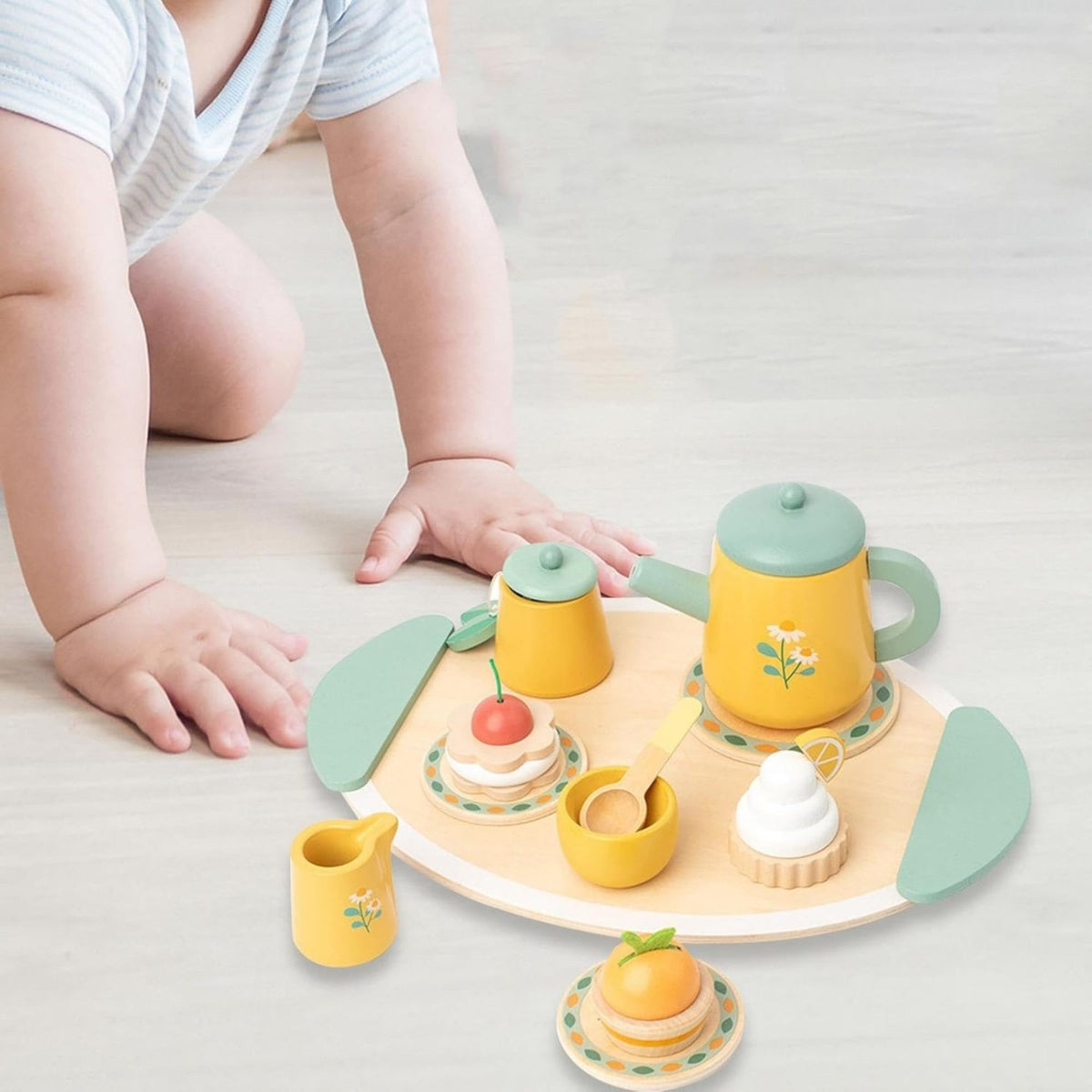 Set de Ceai Royal Tea Daisy, Jucarie Educativa Montessori din Lemn cu Prajituri si Accesorii, Joc de Rol Interactiv pentru Copii, Multicolor, 12 Piese, 3 Ani+