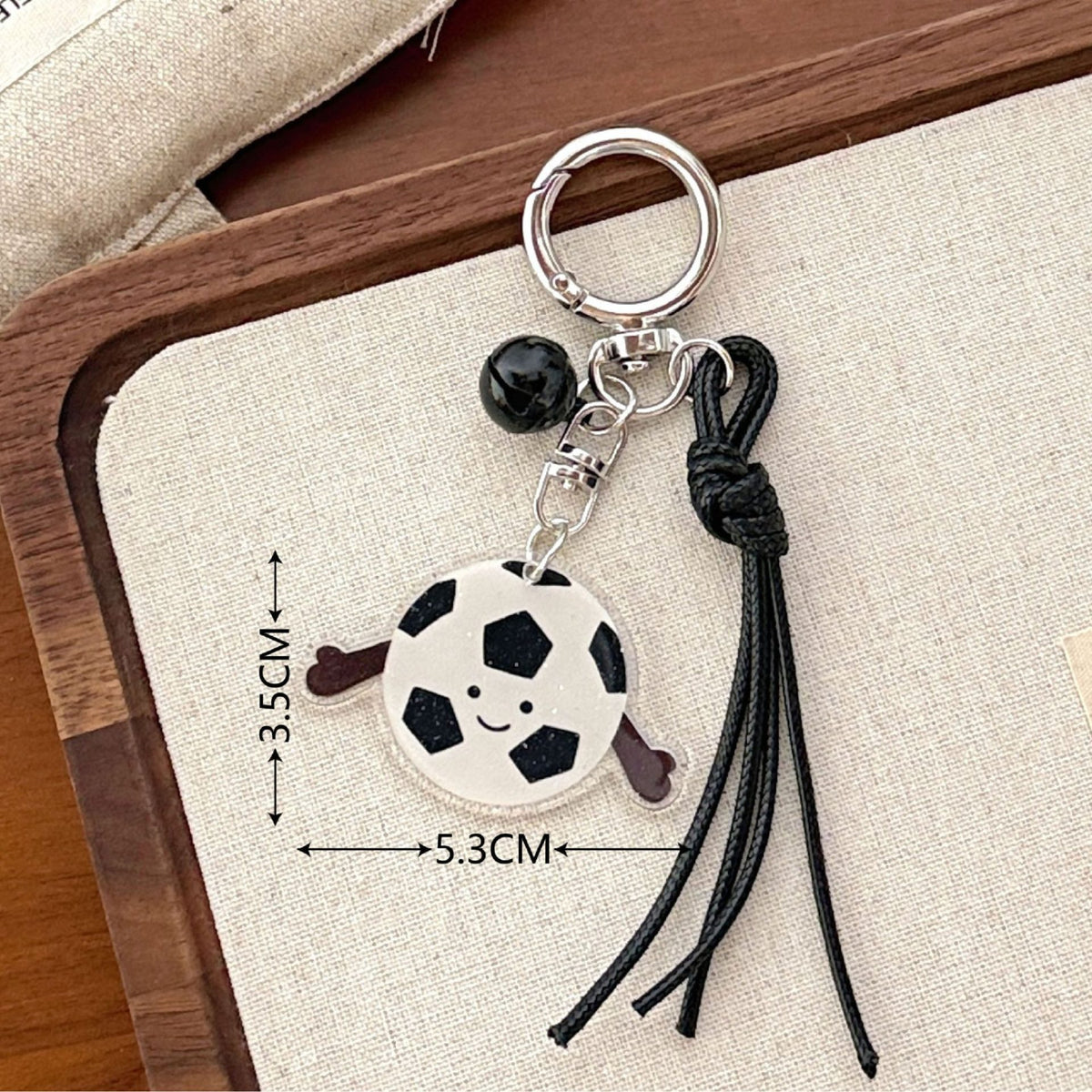 Breloc Chei Minge De Fotbal, Pandantiv Tematic Cupa Mondiala Pentru Rucsac Si Geanta, Material Acril Rezistent, Alb/Negru