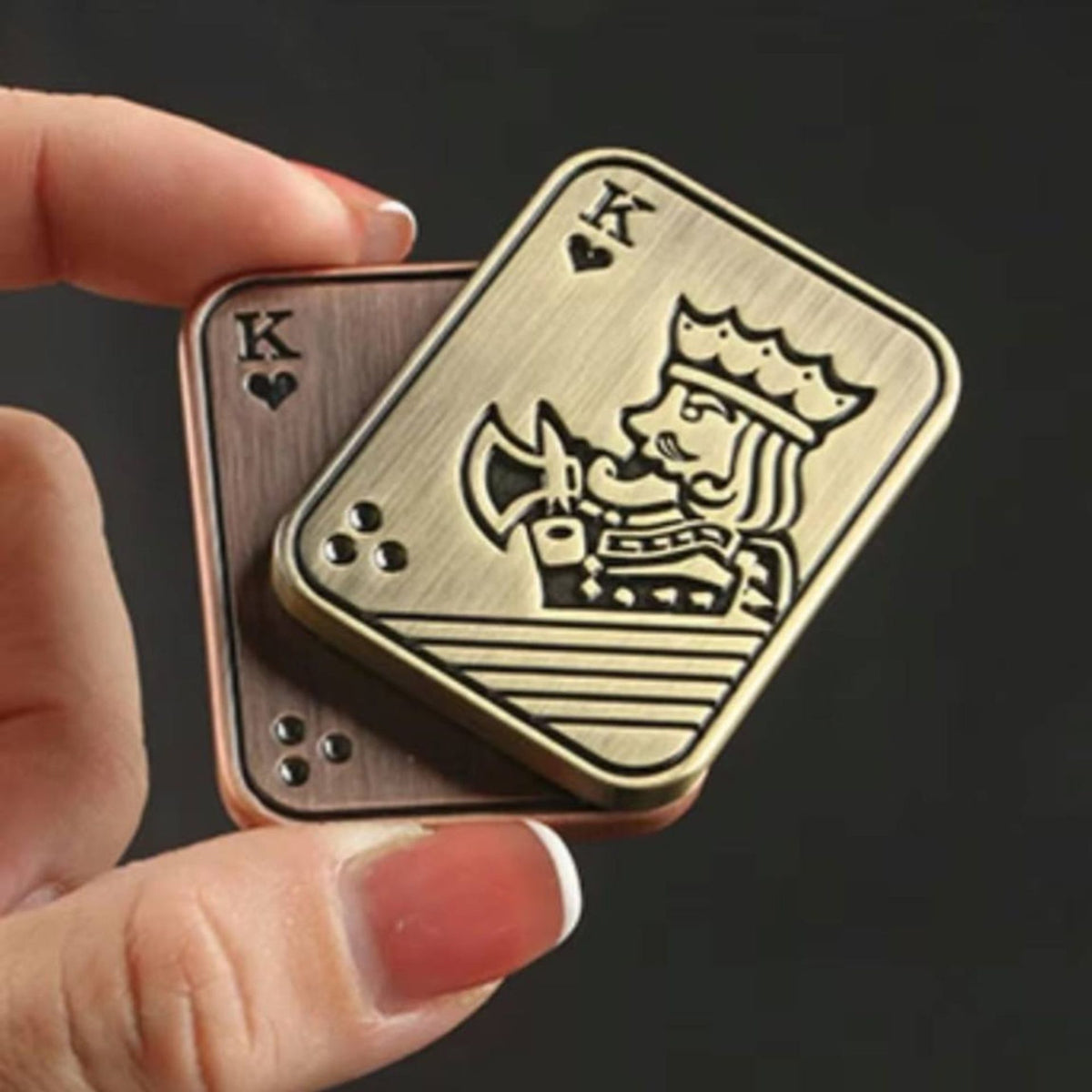 Fidget Slider Antistres, Mecanism Magnetic Haptic, Model Poker King, Otel Inoxidabil, 4.8 x 3.6 cm, Auriu