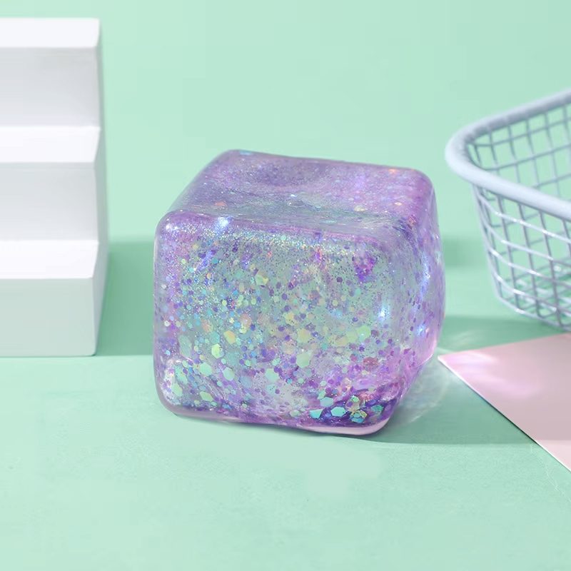 Jucarie Squishy Needoh Cub Antistres, Revenire Lenta cu Sclipici, Termoplastic, 4.5x4.5x4.5 cm, Culoare Mix