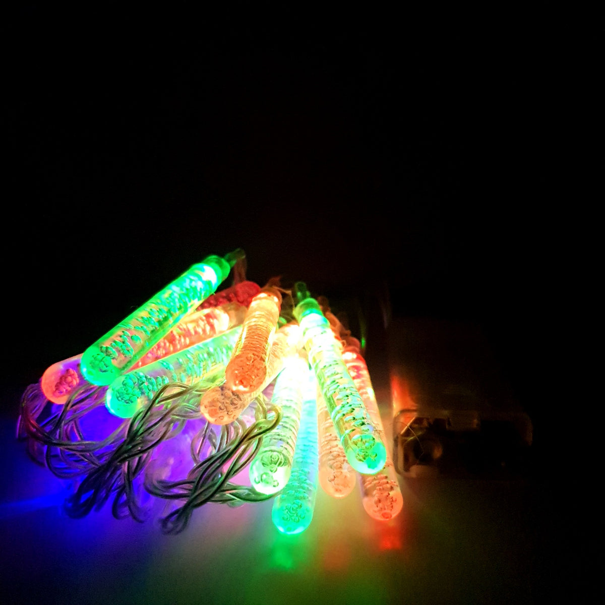 Instalatie de Craciun Tip Sir cu 20 LED-uri, Forma Turturi, Alimentare cu Baterii, Fir Transparent, Lungime 2.5 m, Multicolor