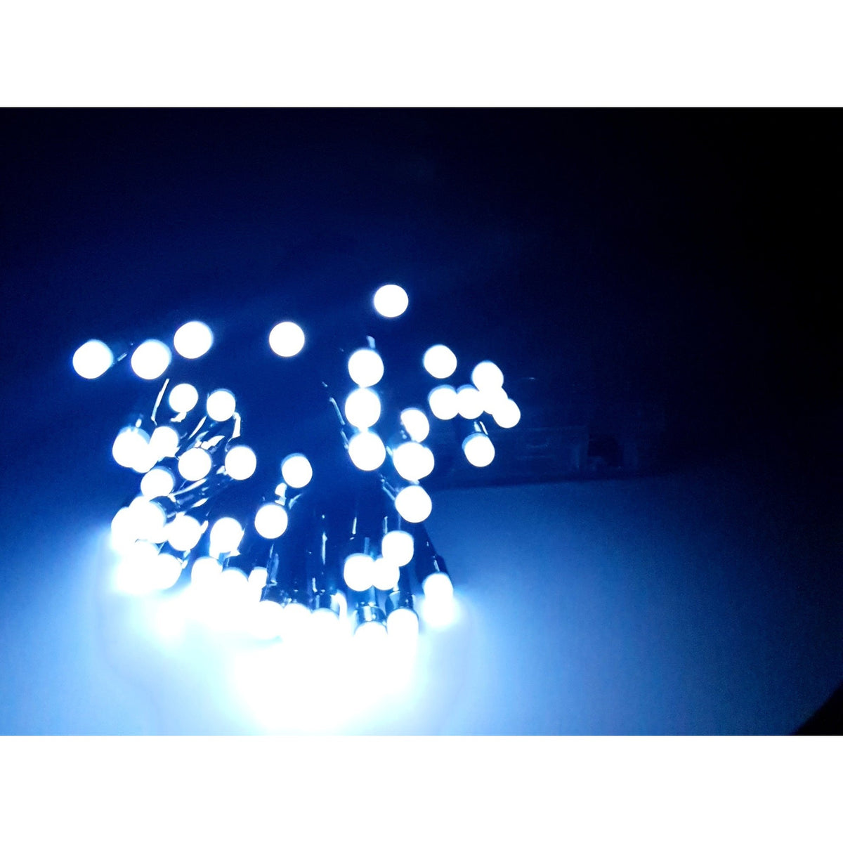 Instalatie de Craciun Tip Sir, 50 LED-uri Alb Rece, Fir Negru Flexibil, Alimentare cu Baterii, Lungime 4.5 m
