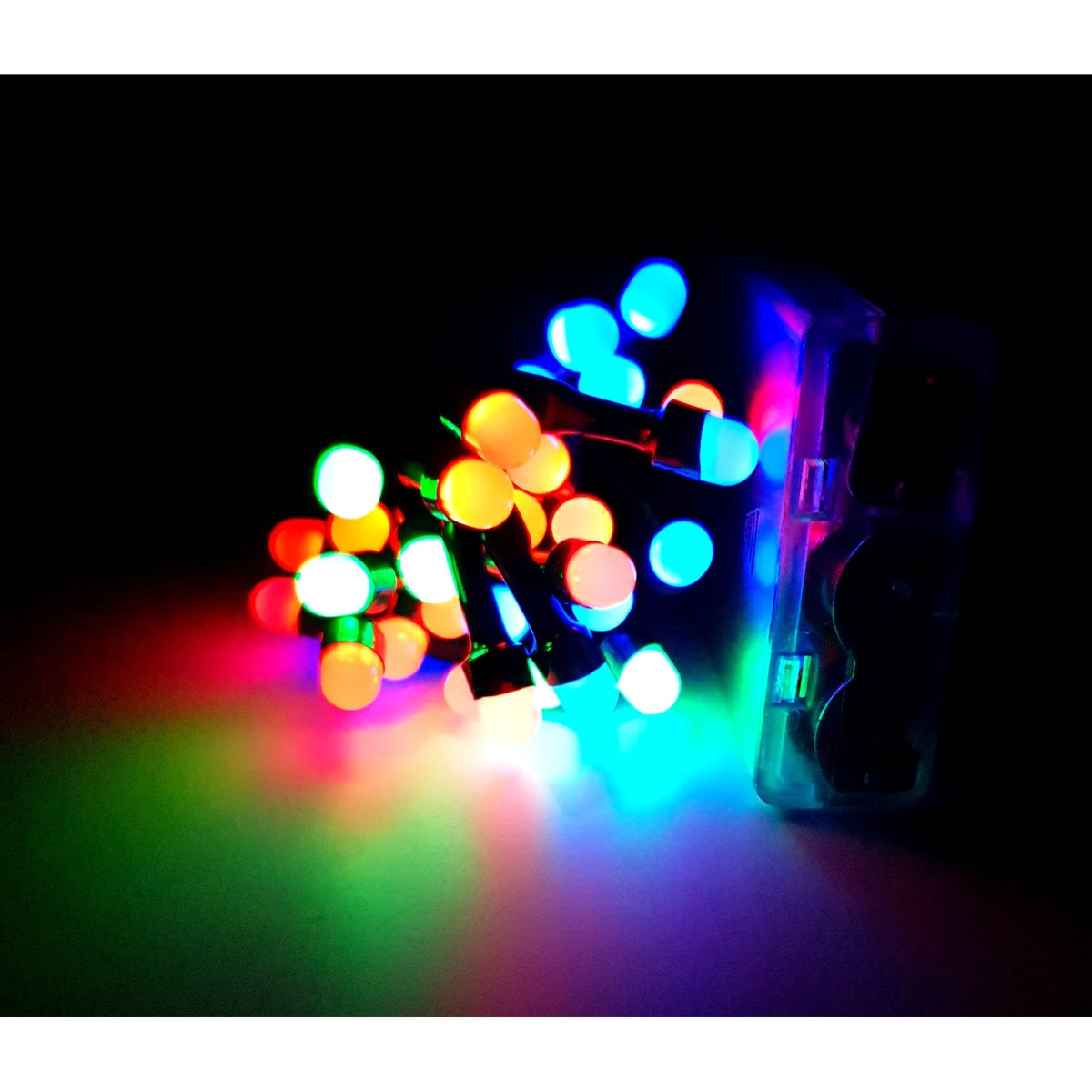 Instalatie de Craciun Tip Sir, 30 LED-uri, Lumina Multicolora, Alimentare cu Baterii, Lungime 3 m