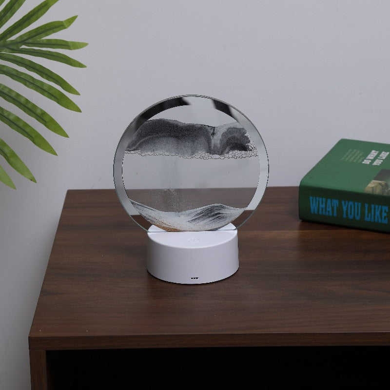 Lampa Decorativa Tip Clepsidra, Nisip Miscător cu Imagine 3D Dinamică, Efect Antistres si Relaxant, Alimentare USB sau Baterii, Sticla si Acril, 16 x 18.5 cm, Gri/Auriu