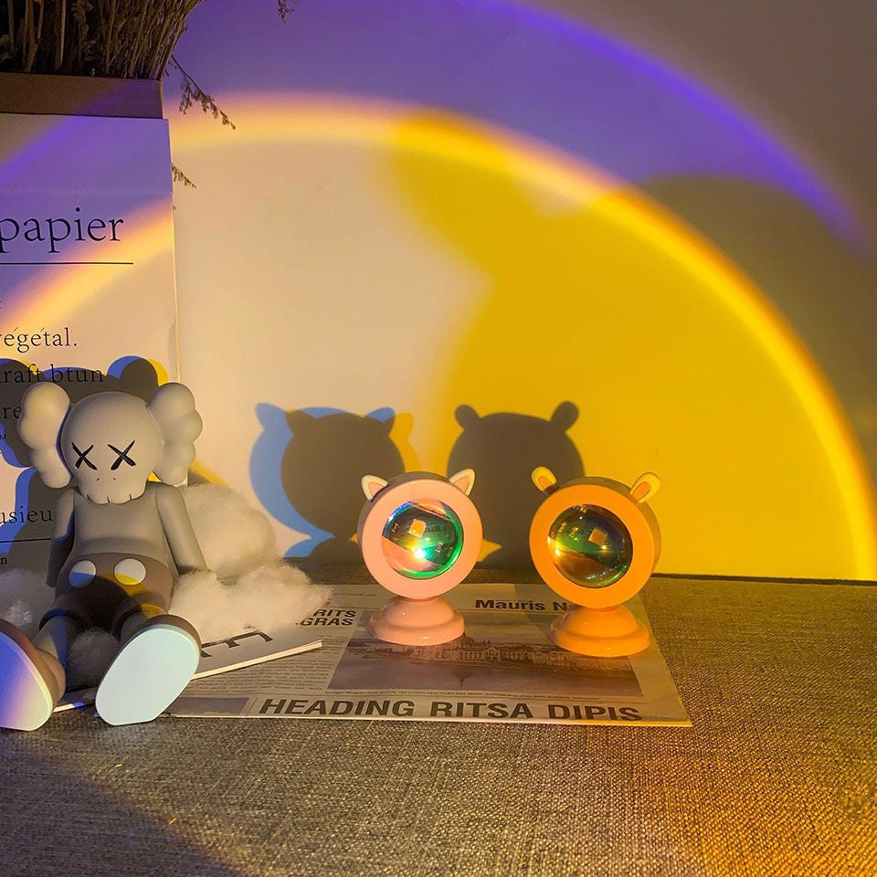 Lampa de Veghe Proiector Apus de Soare Sunset, RGB Multicolor cu Telecomanda, Lumina Ambientala pentru Foto si Vlog, Carcasa Aluminiu, Model Iepuras, Alimentare USB, Roz