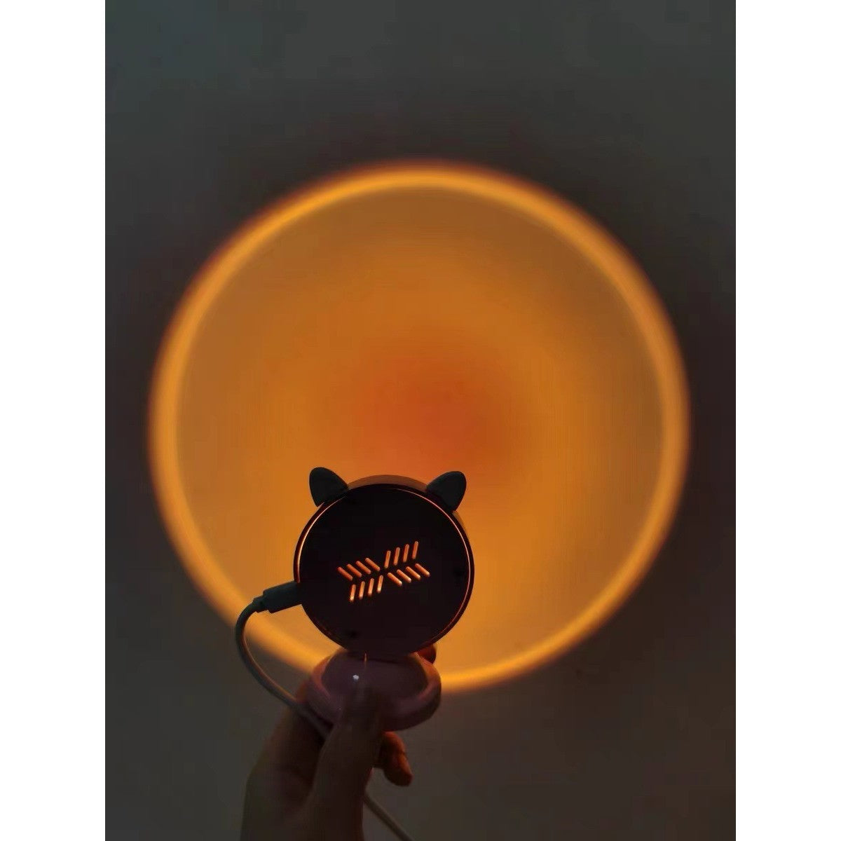 Lampa de Veghe Proiector Apus de Soare Sunset, RGB Multicolor cu Telecomanda, Lumina Ambientala pentru Foto si Vlog, Carcasa Aluminiu, Model Iepuras, Alimentare USB, Roz