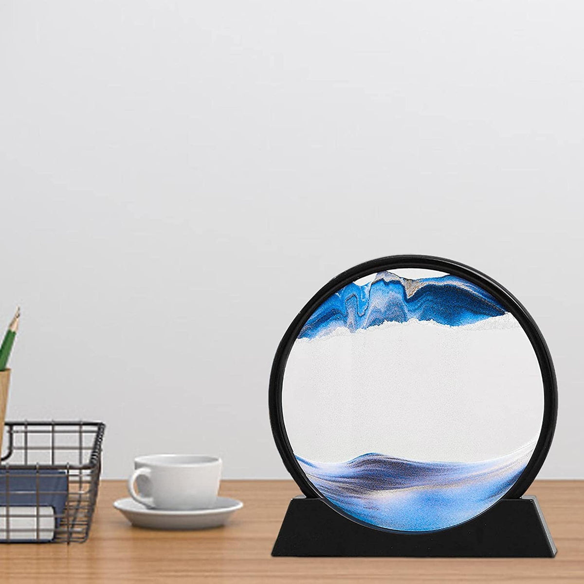 Clepsidra Decorativa cu Nisip Miscator, Imagine 3D Dinamica si Efect Antistres, Rama Rotunda din Sticla si Acril, 25x26.5 cm, Albastru/Negru