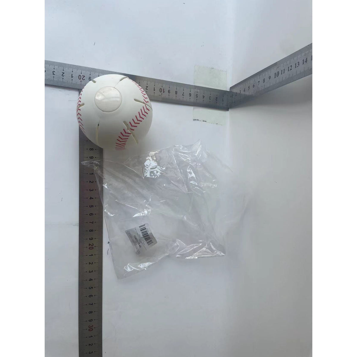 Minge UFO, Minge Magică OZN Zburătoare, Model Baseball, Cauciuc Moale, Diametru 8 cm, Alb