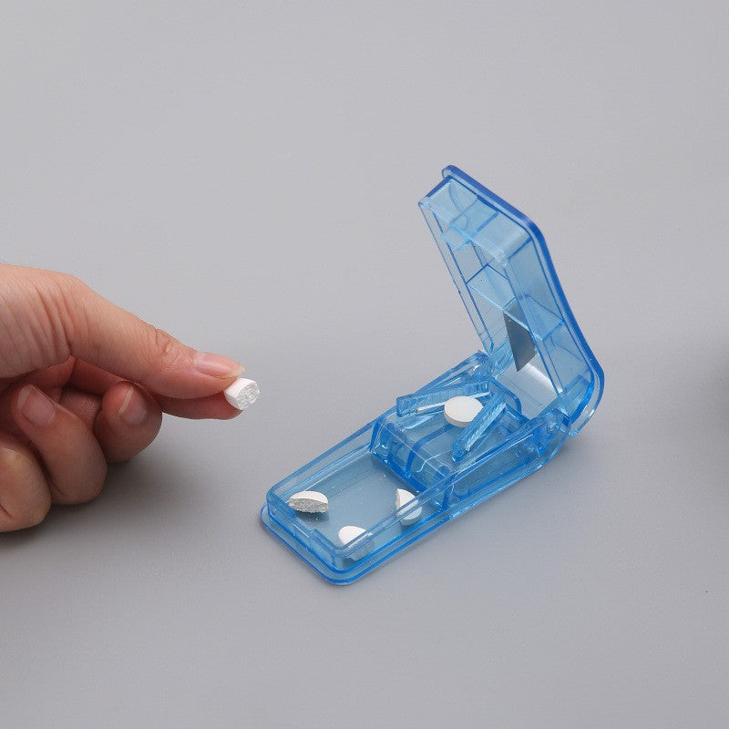 Dispozitiv Multifunctional pentru Taiat si Sfaramat Pastile, Divizor Medicamente cu Compartiment Depozitare, Plastic Non-Toxic, Design Portabil, Albastru