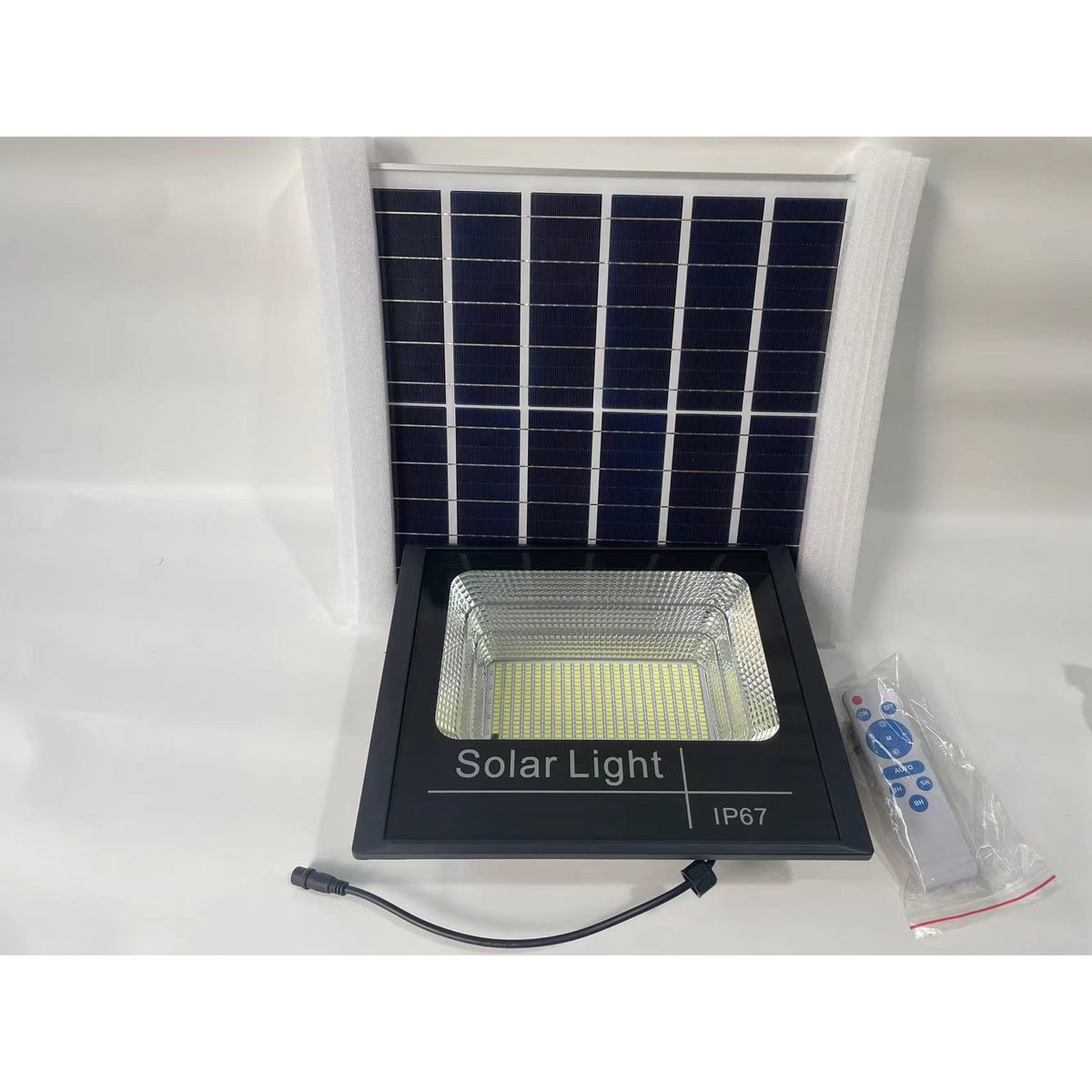 Proiector LED SMD 300W cu Incarcare Solara, Senzor Lumina si Telecomanda, Panou Solar IP65, Acumulator 18Ah, 400 LED-uri, Lumina Rece 6500K, ABS, 32x26x9 cm, Negru