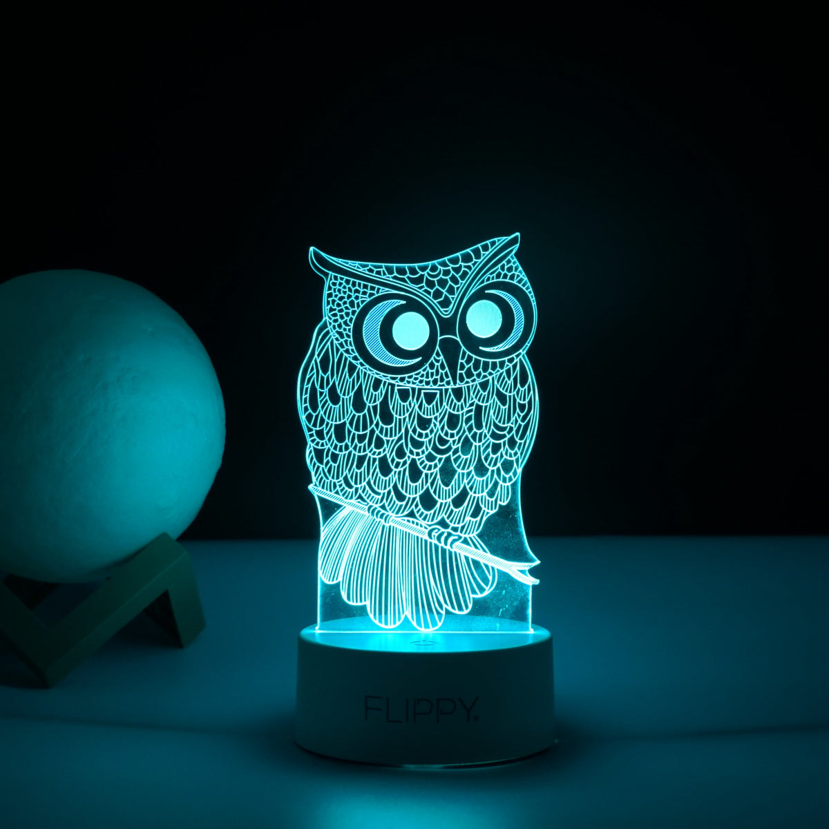Lampa LED Decorativa 3D, Model Bufnita, Efect Iluzie Optica, Alimentare USB si Baterii, 7 Culori, Telecomanda Inclusa, Acril, 20 cm, Alb