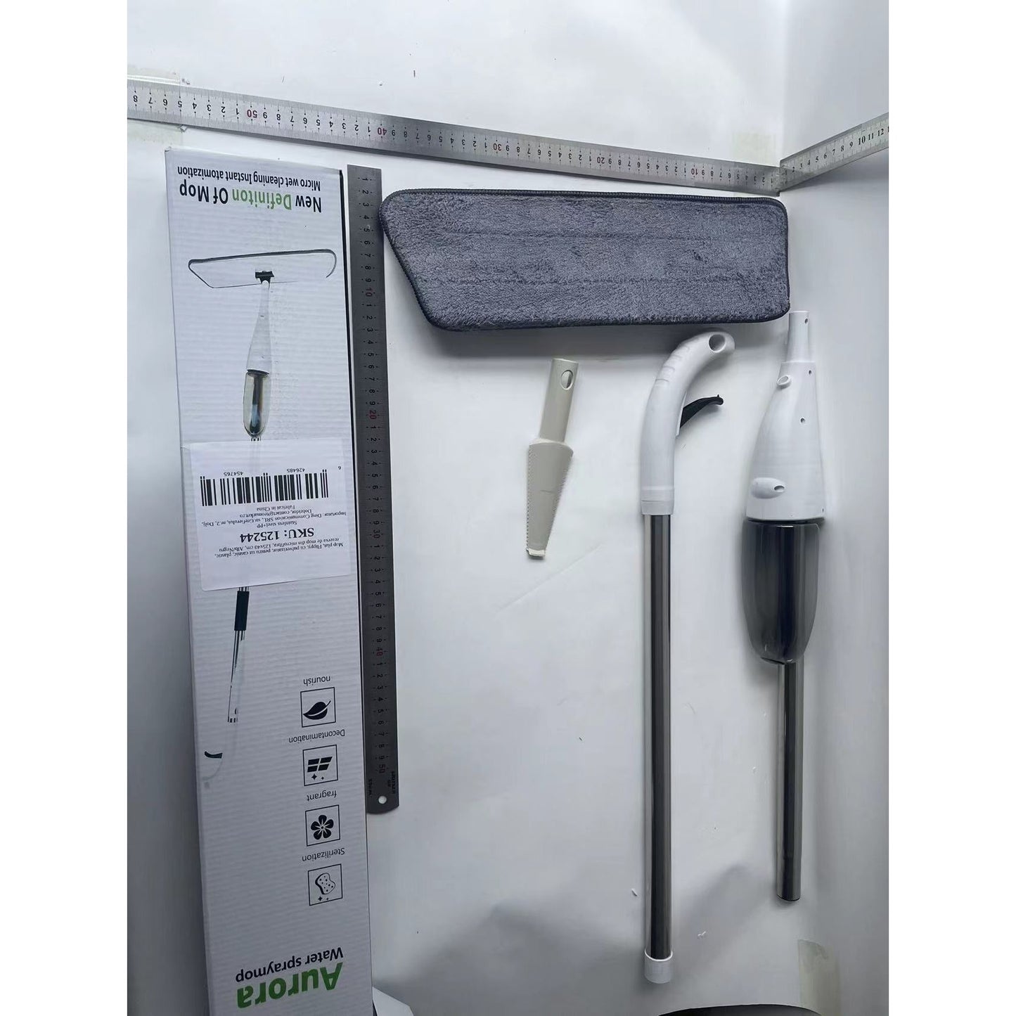 Mop Plat cu Pulverizator 2 in 1, Coada din Aluminiu si Rezerva Microfibra, Utilizare Umeda si Uscata, 125x40 cm, Alb/Negru