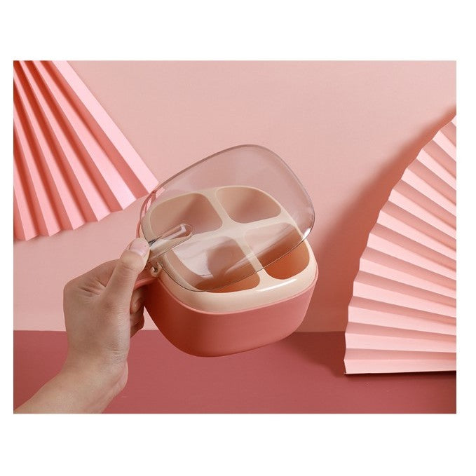 Organizator Condimente cu 4 Compartimente, Recipient pentru Depozitare, Capac si Maner Ergonomic, Include 4 Lingurite, Plastic, 14x14x8 cm, Roz