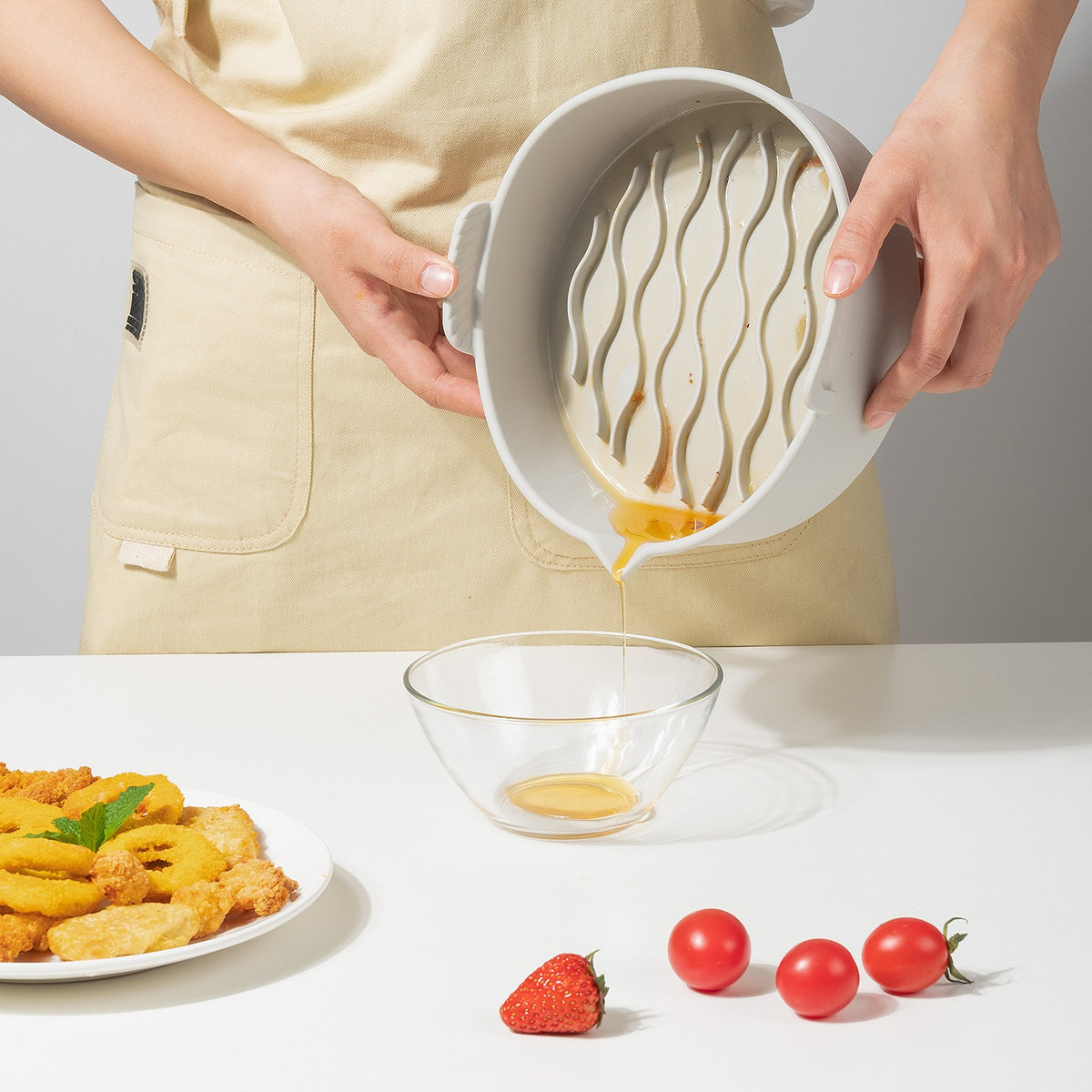 Set 2 Tavi Silicon Pentru Air Fryer, Forma Reutilizabila Si Antiaderenta Cu Manere, Rezistenta 230 Grade, 18.7 x 19.5 x 7 cm, Gri