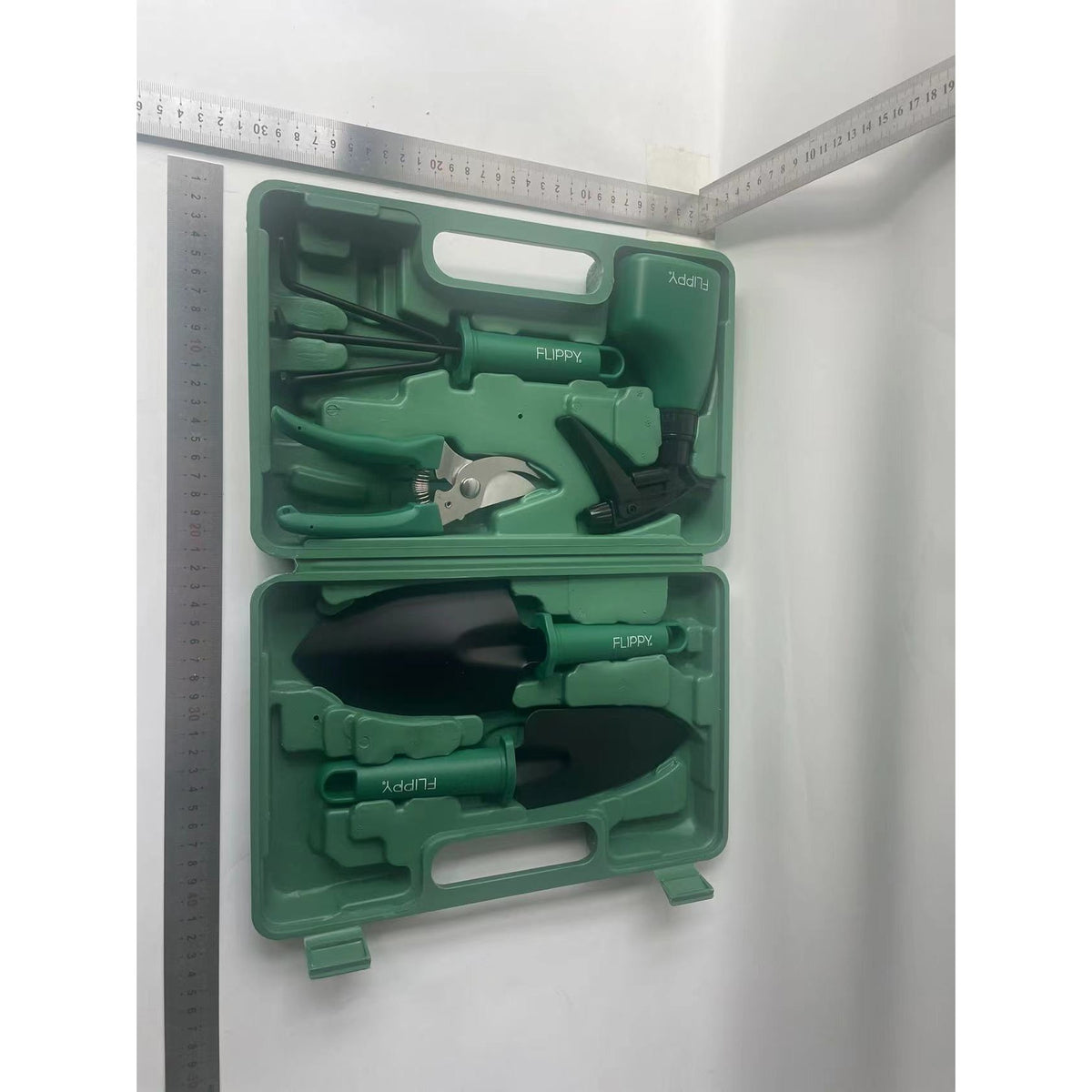 Set Accesorii Pentru Gradinarit, Kit 5 Piese cu Lopeti, Foarfeca si Pulverizator, Otel Inoxidabil, Geanta Depozitare Inclusa, 18.5 x 29.5 cm, Verde