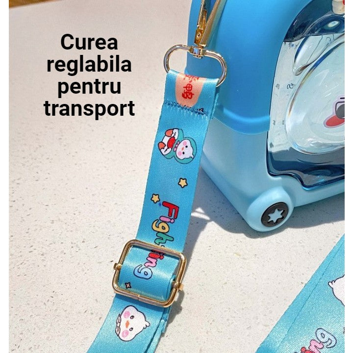 Sticla de Apa pentru Copii, Model Ursulet cu Pai si Gradatie, Mecanism Push to Open si Curea Reglabila, Plastic Reutilizabil Non-Toxic, 1 L, Albastru, 20 x 13 cm