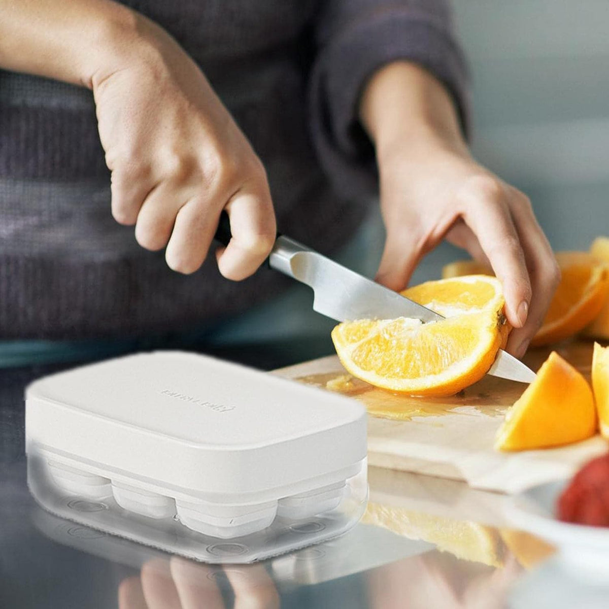 Formă Pentru Gheață Cu Presă, Caserolă Pentru Depozitare Inclusă, Silicon Alimentar, 6 Cuburi, 10.5 x 7.5 x 4.1 cm, Alb