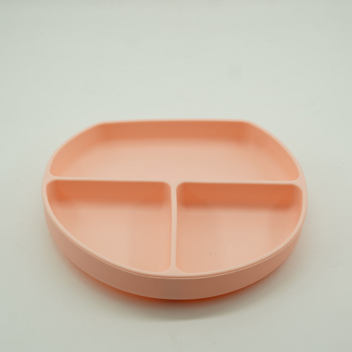 Set Diversificare Bebelusi din Silicon Alimentar, Farfurie si Bol cu Ventuza Anti-Alunecare, Tacamuri Lemn, Cana Gustari si Baveta, Fara BPA, 8 Piese, Roz