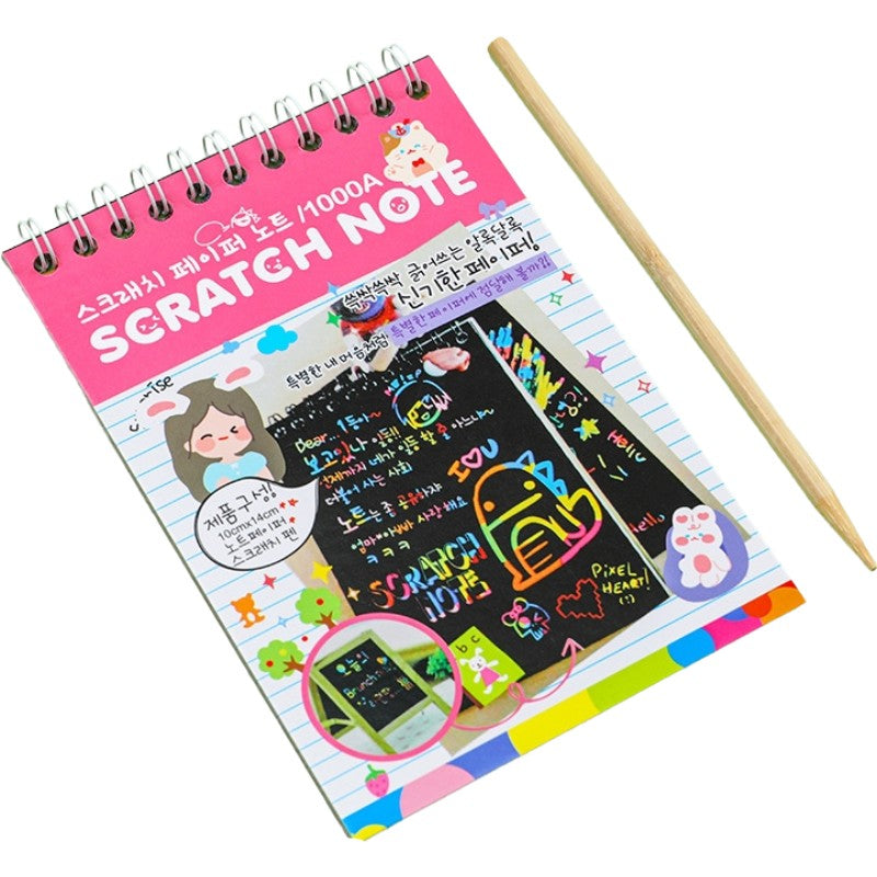 Caiet cu Fise Razuibile DIY Magic Scratch, Set Creativ cu Efect Curcubeu, Carton si Creion din Lemn, 12 File, 14.2 x 9.8 cm, Roz Deschis