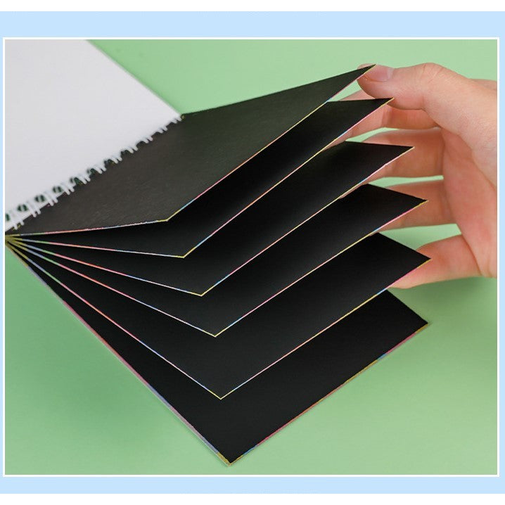 Caiet Magic Scratch cu Fise Razuibile, DIY Design Curcubeu pentru Copii, Carton si Lemn, 12 File, 14.2 x 9.8 cm, Verde
