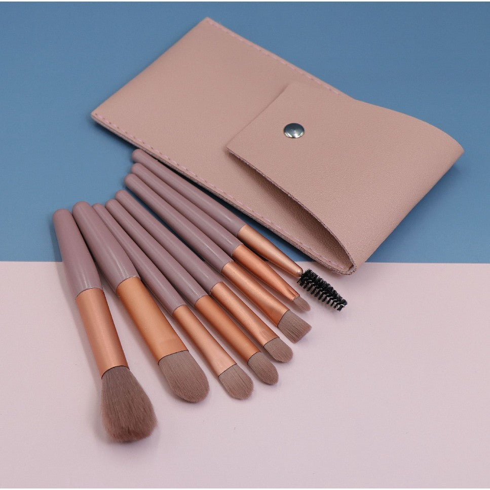 Set 8 Pensule Machiaj Profesionale Mini, Peri Sintetici Super Soft, Aplicare Fond de Ten si Fard, Maner Ergonomic, Husa Depozitare Inclusa, Maro