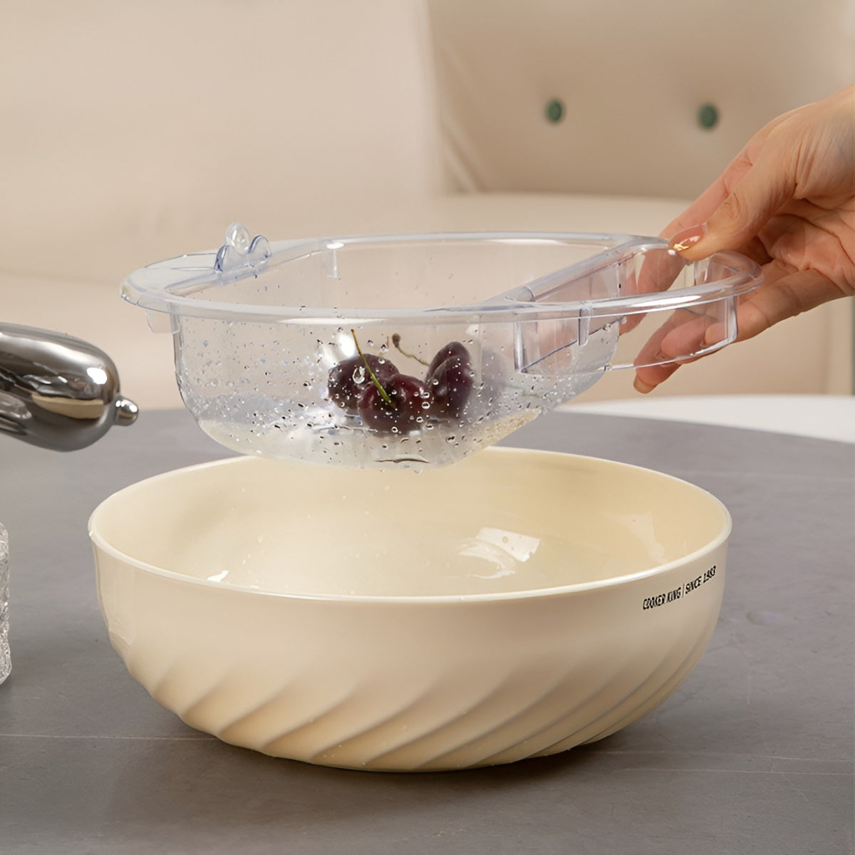 Bol pentru Fructe si Legume, Recipient Rotund pentru Snacks si Dulciuri, Vas Detașabil cu Strecurătoare, Material PC Rezistent, 22.4x9 cm, Crem
