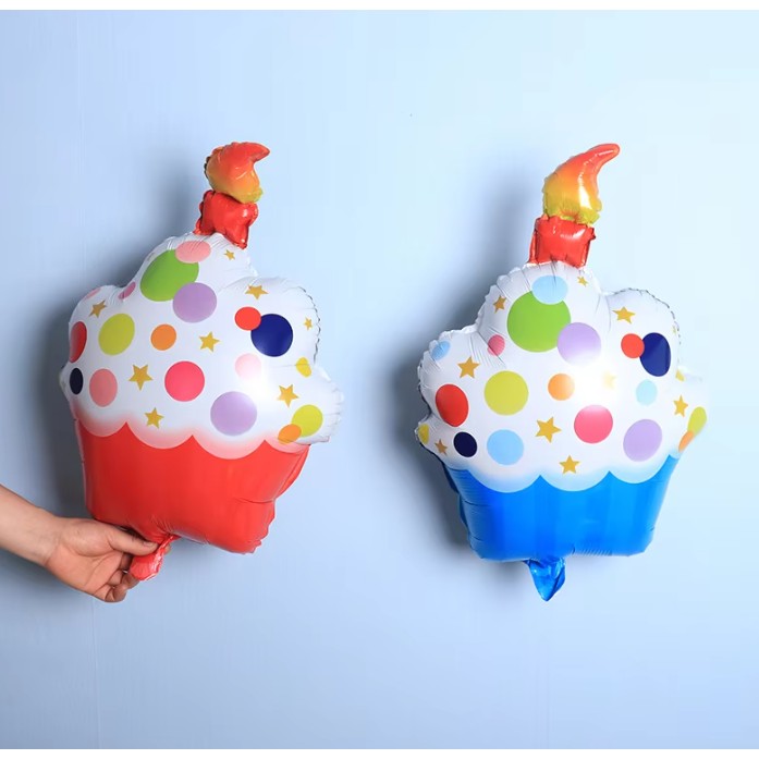Balon din Folie Metalizata, Model Figurina Prajitura Aniversara, Tematica Dulciuri, Umflare cu Aer sau Heliu, Pai Inclus, 68x44 cm, Multicolor