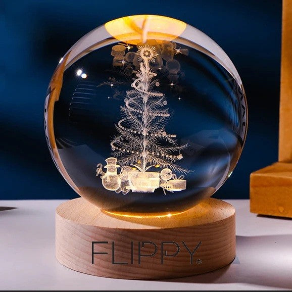Lampă LED Decorativă, Bilă de Cristal 3D cu Model Brad de Crăciun, Gravură Laser, Suport din Lemn, Alimentare USB, Lumină Alb Cald, 6 cm