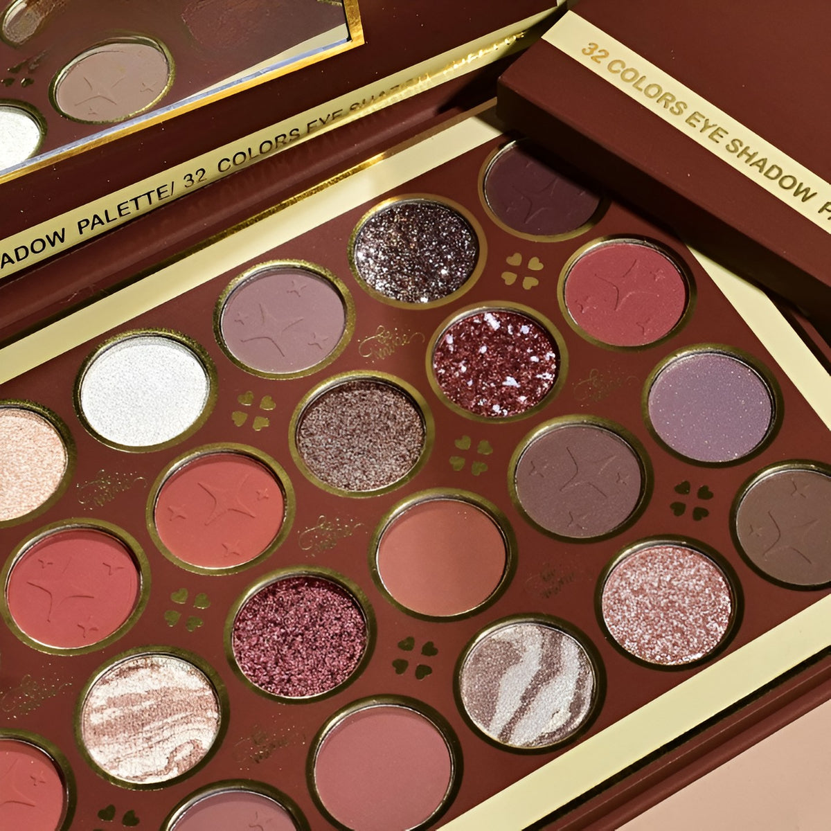 Kevin & Coco Trusa Machiaj Be Mine, Paleta Farduri de Pleoape Mate, Sidefate si Glitter, Cruelty-Free, 32 Culori, 25.7 x 14.3 x 1.2 cm