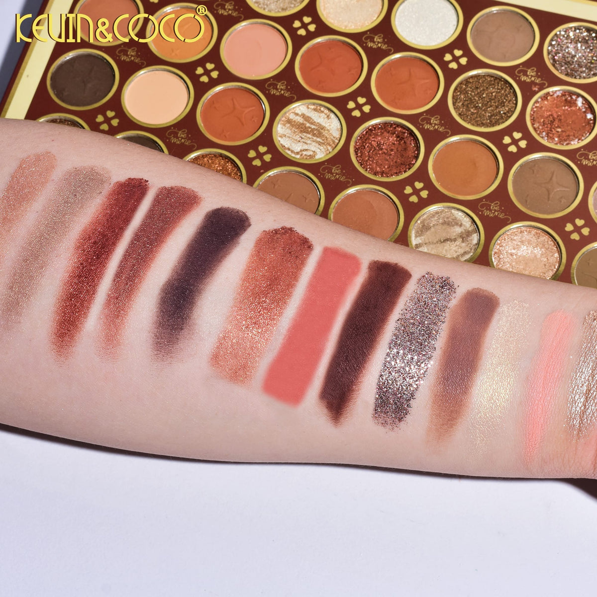 Kevin & Coco Trusa Machiaj Be Mine, Paleta Farduri de Pleoape Mate, Sidefate si Glitter, Cruelty-Free, 32 Culori, 25.7 x 14.3 x 1.2 cm
