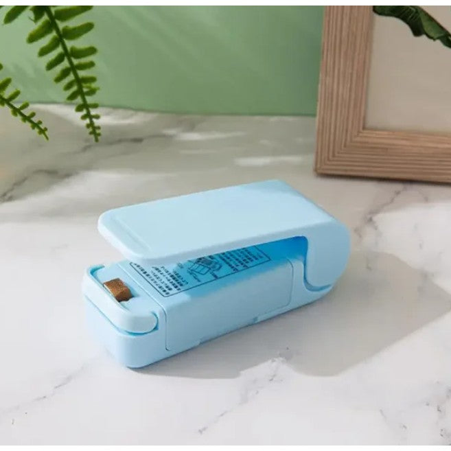 Mini Aparat de Sigilat Pungi, Dispozitiv Portabil de Etansare Termica cu Spate Magnetic, Alimentare 2 Baterii AA, Material ABS, 9.7x3 cm, Albastru