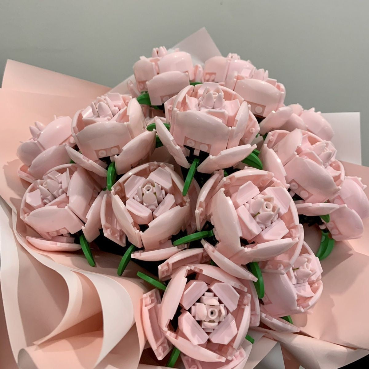 Set de Constructie Buchet de Trandafiri, Model Floral Creativ cu Petale Mobile si Cutie Cadou, 6 Trandafiri, Roz, 20.5x19.5 cm