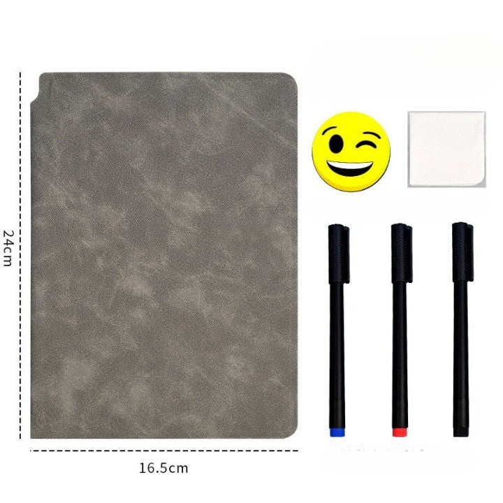 Agenda Reutilizabila A5 cu Pagini Tip Tabla, Stergere Uscata, Coperta Piele Ecologica, Include 3 Markere, Burete si Laveta, 24 x 16.5 cm, Maro