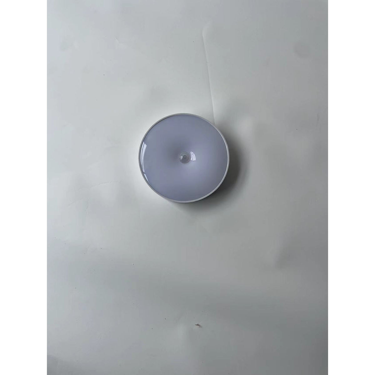 Lampa de Veghe LED cu Senzor de Miscare, Incarcare USB, Acumulator 300mAh, Functie Auto On/Off, Fixare Magnetica, 8 LED-uri, Lumina Alb Rece, Forma Rotunda, Alb, 8.5x2.3 cm