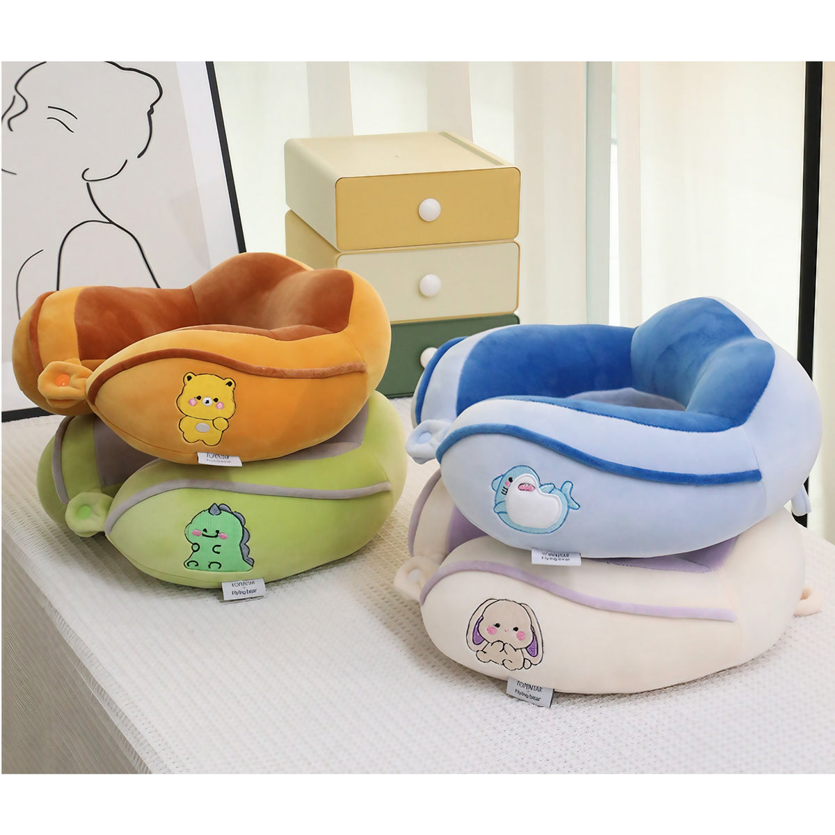 Perna de Calatorie pentru Gat si Cap, Suport Cervical cu Sistem de Prindere si Capse, Umplutura din Bumbac, Model Brodat Urs, 28x28x10 cm, Portocaliu