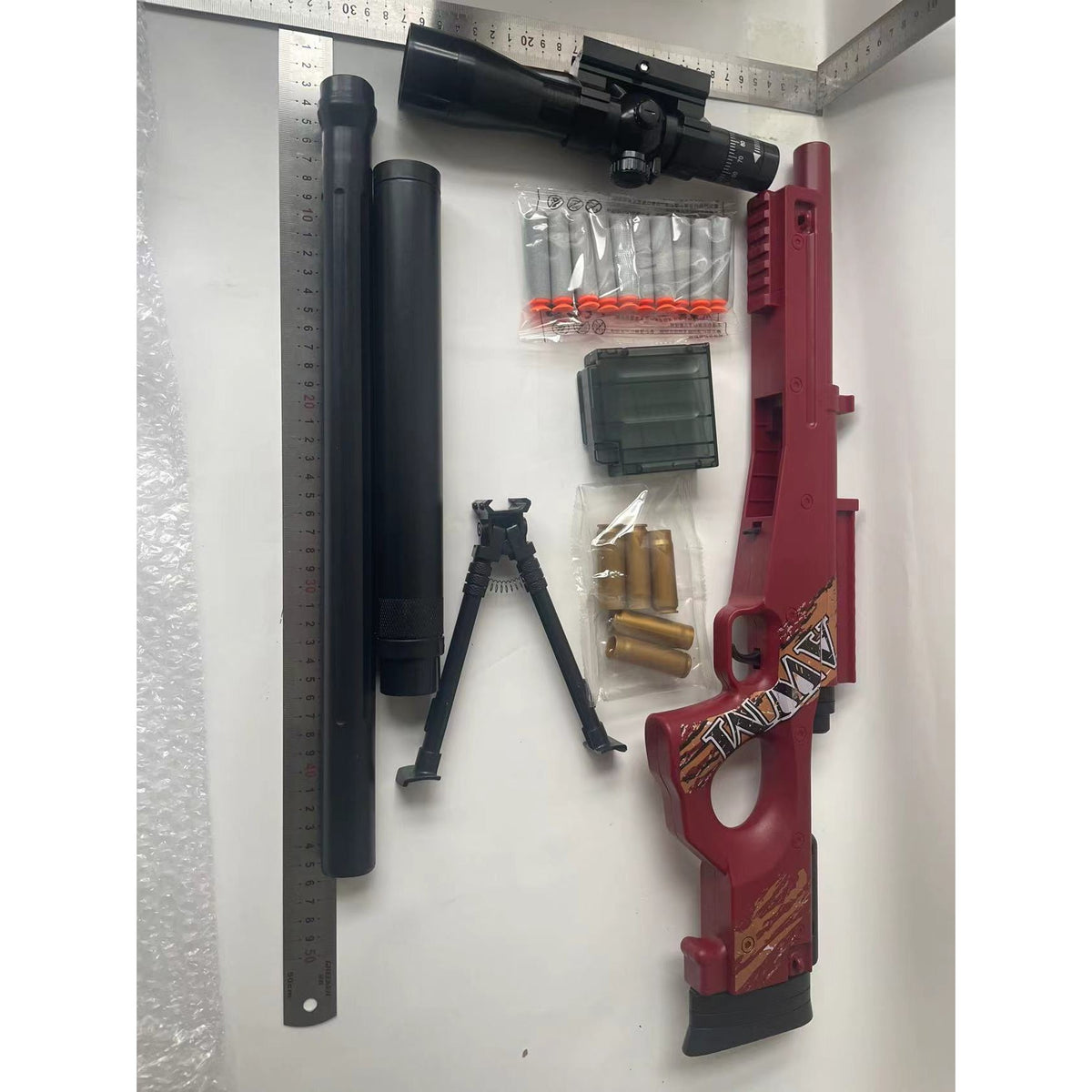 Pusca de Jucarie AWM Ultrarealista, Carabina Manuala cu Luneta si Incarcare Tactica, Plastic ABS Durabil, 10 Proiectile Spuma, 5 Cartuse, 106 cm, 14 ani+, Rosu