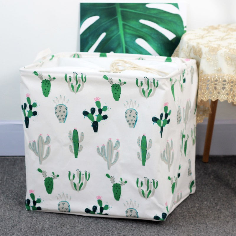 Clothbox Cos de Depozitare pentru Rufe si Jucarii, Cos Pliabil pentru Haine Murdare, Inchidere cu Snur si Manere, Material Textil Impermeabil, Model Cactus, Alb/Verde, 80 x 50 x 50 cm