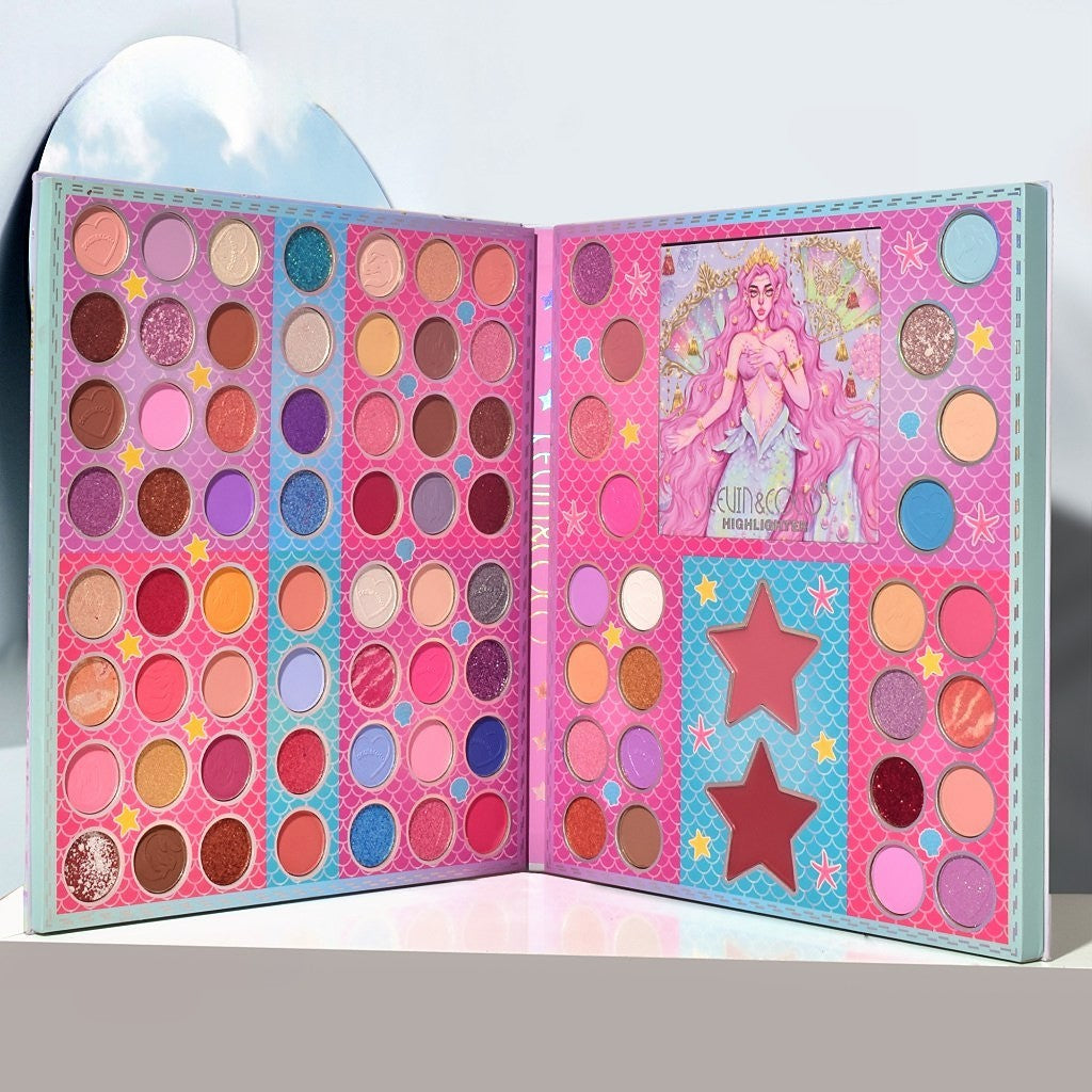 Kevin & Coco Trusa de Machiaj Mermaids, Paleta 80 Farduri de Pleoape, 2 Rujuri si 1 Iluminator, Texturi Mate si Sidefate cu Glitter, 86 Culori, 580 g