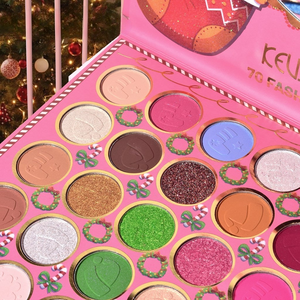 Kevin & Coco Trusa de Machiaj Snowy Christmas, Paleta Farduri de Pleoape cu 70 Culori Mate Sidefate si Glitter, Formula Non-Toxica Cruelty-Free, Compacta, 22.5 x 17 x 2 cm, Multicolor