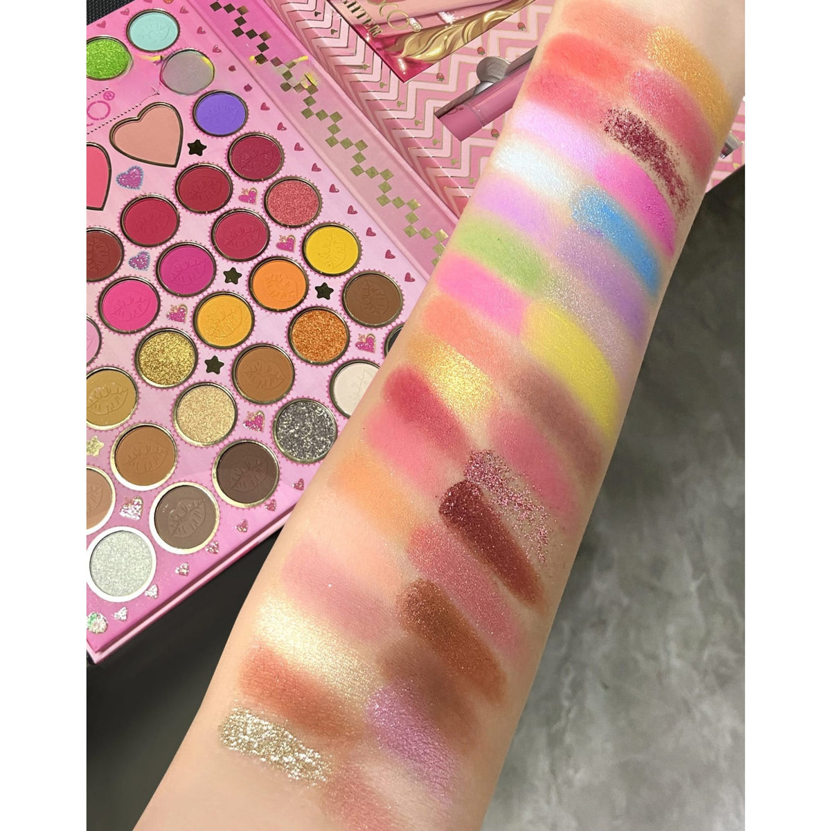 Kevin & Coco Set Machiaj Complet Butterfly Dream Girl, Paleta 49 Culori cu Farduri Ochi, Rujuri, Blush si Iluminator, Pigmentat si Rezistent, 24.7 x 19.7 x 2.7 cm
