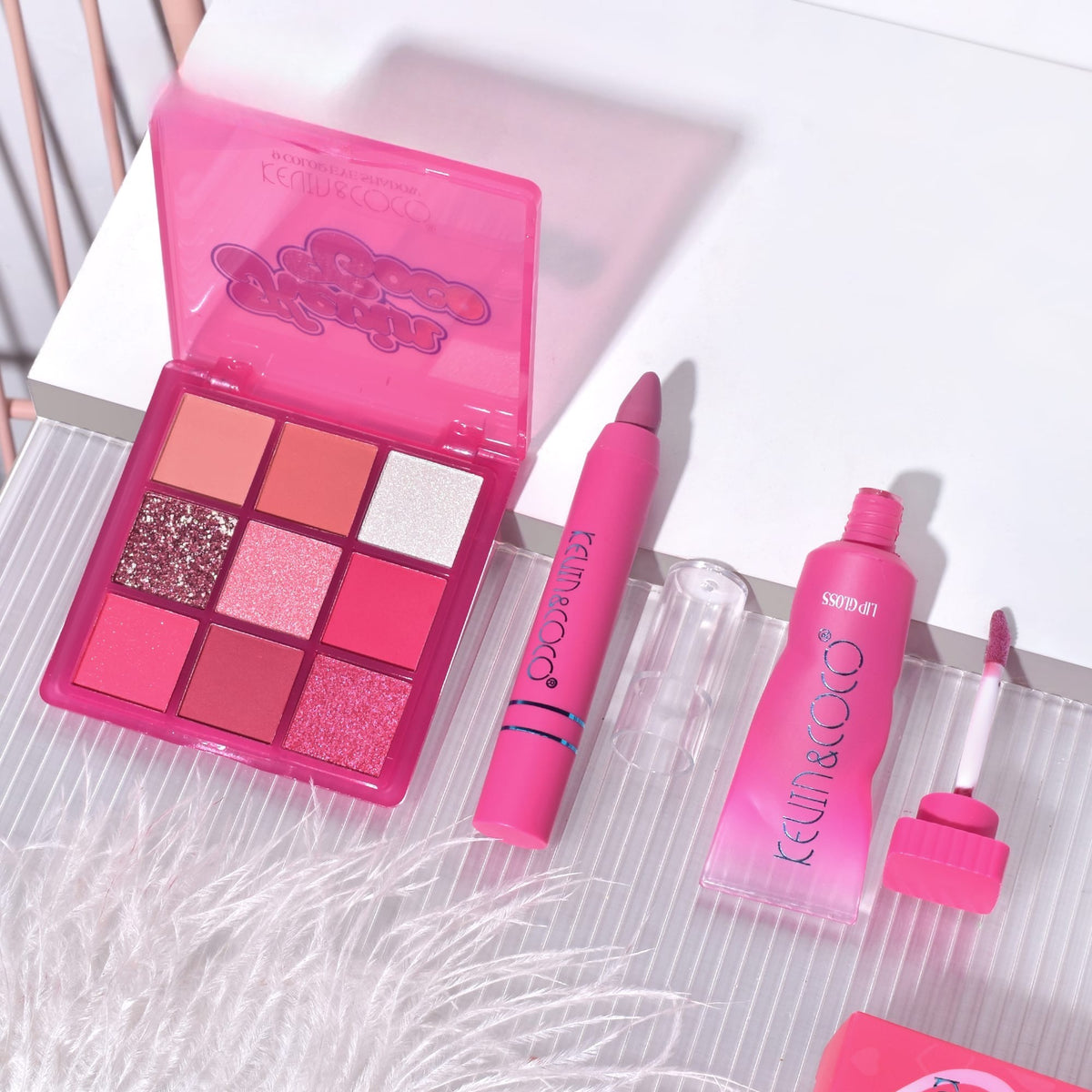 Kevin & Coco Set Machiaj Pink Hearted, Paleta 9 Farduri de Ochi Mate si Sidefate, Ruj Lichid Gloss si Ruj Tip Creion, Roz, 3 Piese, 15.5 x 13 x 3.4 cm