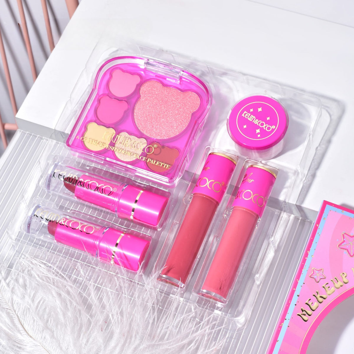 Kevin & Coco Set Machiaj Pink Bear, Paleta Farduri de Ochi, Rujuri, Gloss si Blush, Textura Mata si Lucioasa, Roz, 6 Piese