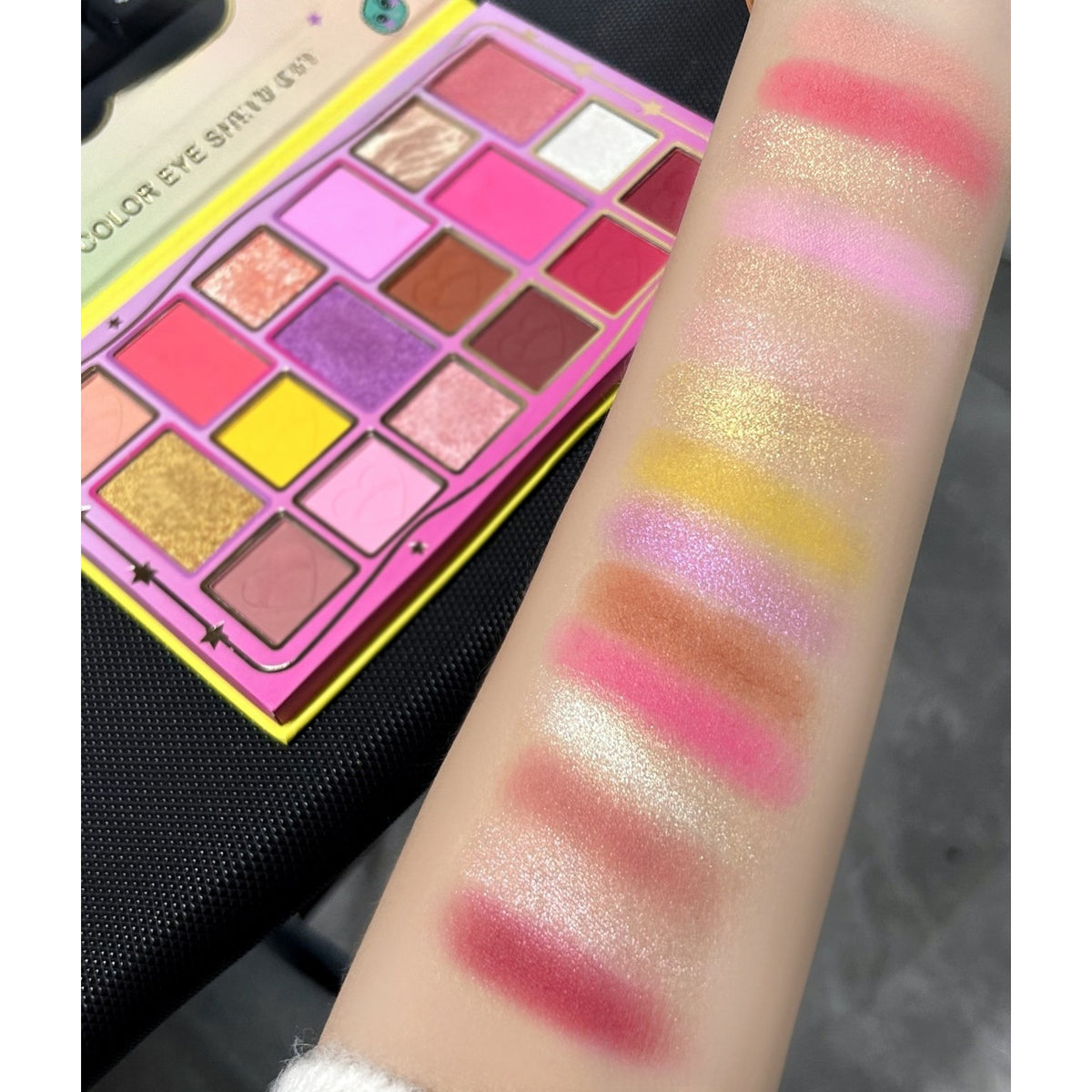 Kevin & Coco Paleta Fard De Pleoape Candy Star, 18 Culori Mate Sidefate Si Glitter, Pigmentat Cruelty-Free, Multicolor, 173 g