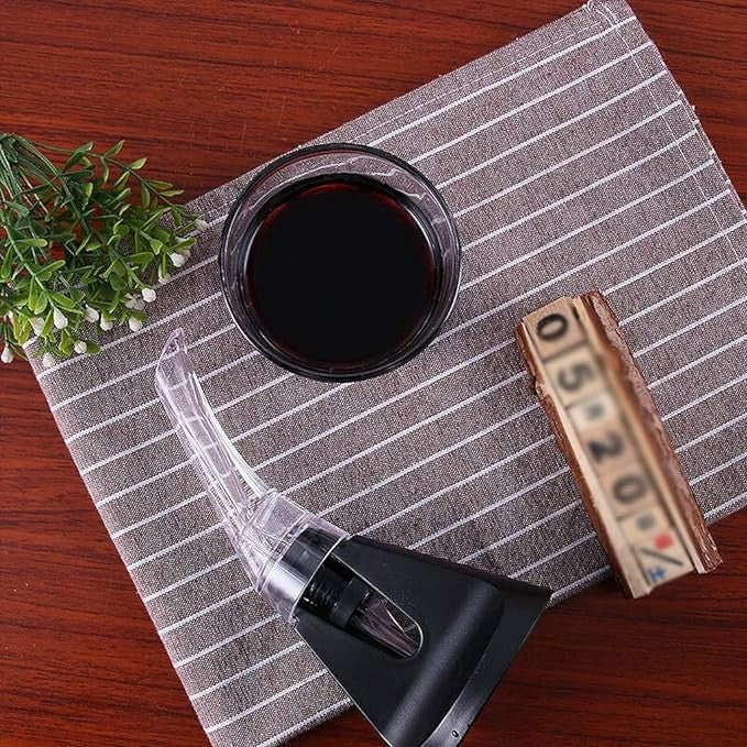 Aerator si Turnator de Vin 2in1, Decantor Instant cu Sistem de Aerare, Dispozitiv Anti-Picurare Fara Scurgere, Acril si Silicon, 18x10x8 cm, Negru