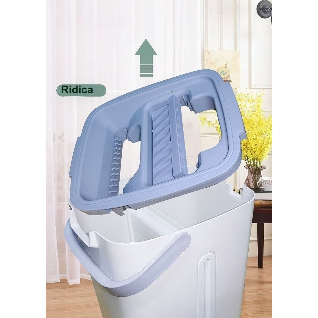 Set de Curatenie cu Mop Plat si Galeata, Stoarcere Fara Maini si Rotire 360 Grade, Tija Inox Telescopica, Plastic si Microfibra, 5.7 l, 4 Rezerve Incluse, Albastru/Alb