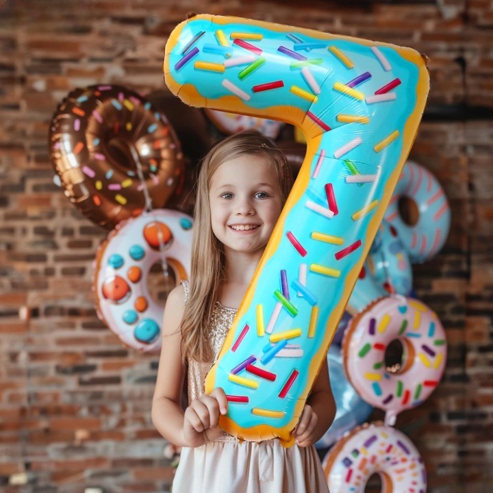 Balon Aniversar Cifra 7, Figurina din Folie Metalizata, Imprimeu Gogosi Candy Bar, Umflare Aer sau Heliu, Inaltime 100 cm, Multicolor